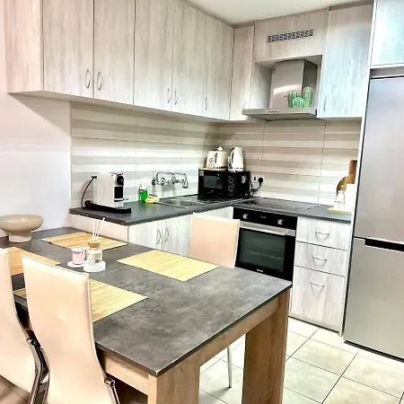 Arithea Hidden Seaside Heritage 2br *