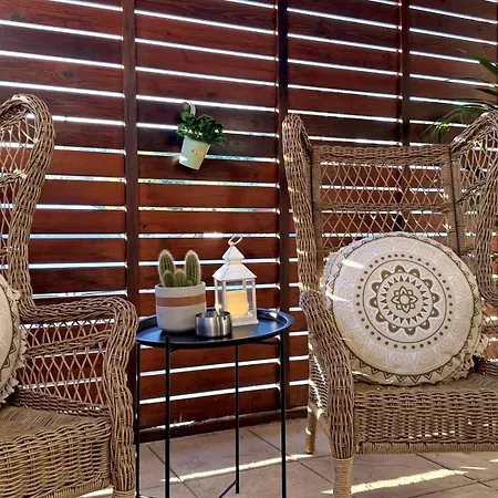 Arithea Hidden Seaside Heritage 2br Chalet *